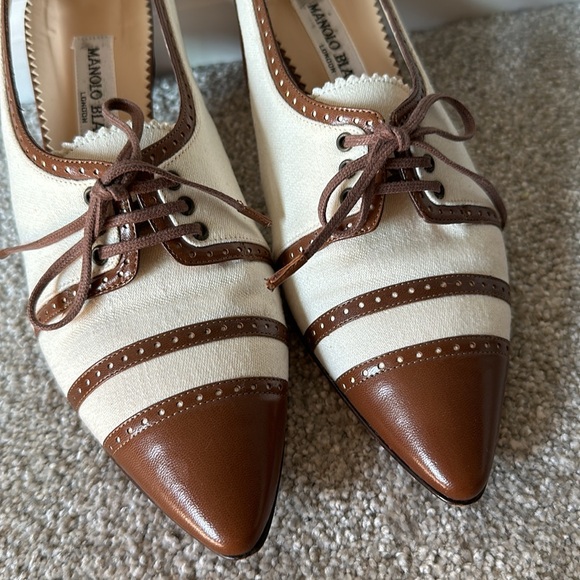 Manolo Blahnik Oxford style heels - Picture 3 of 8